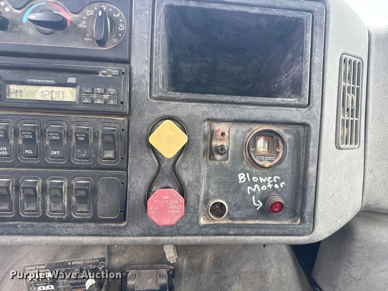 image for item DO8514 2007 International 7500 water truck