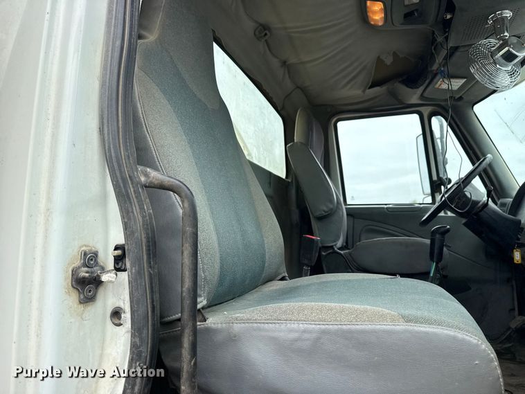 image for item DO8514 2007 International 7500 water truck