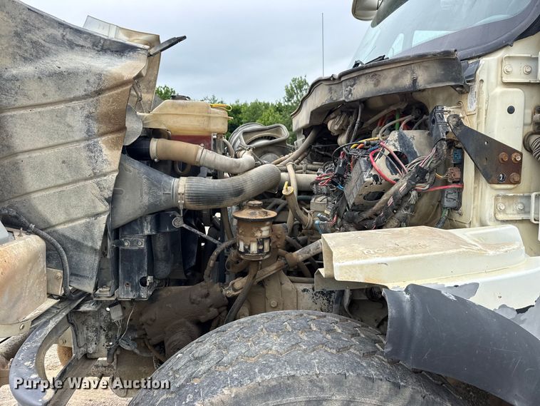 image for item DO8514 2007 International 7500 water truck