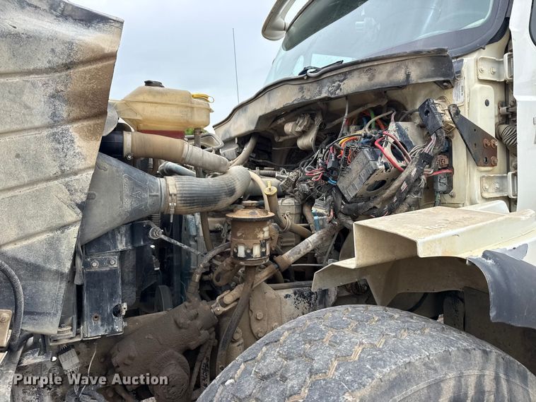 image for item DO8514 2007 International 7500 water truck