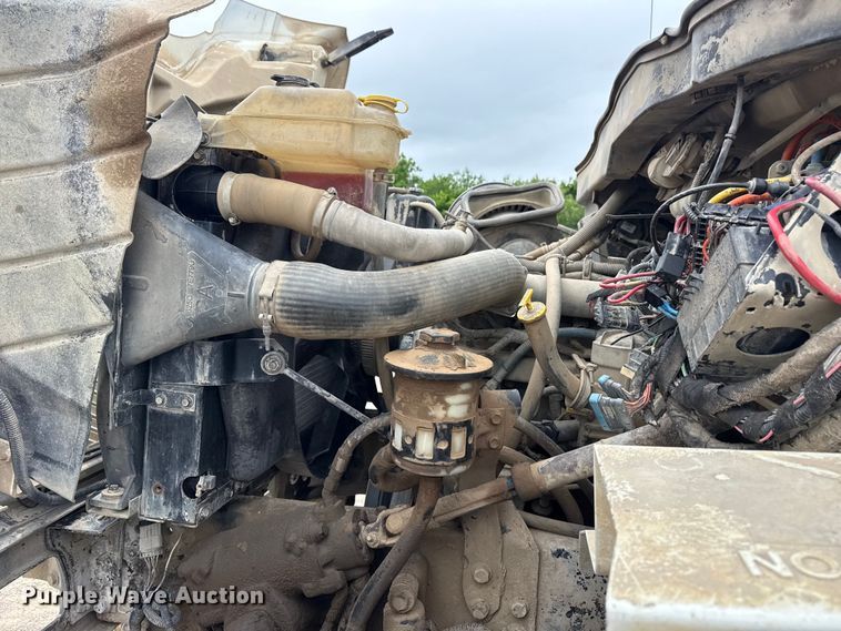 image for item DO8514 2007 International 7500 water truck
