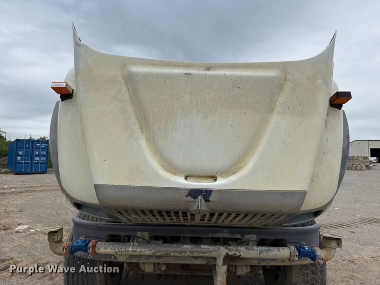 image for item DO8514 2007 International 7500 water truck
