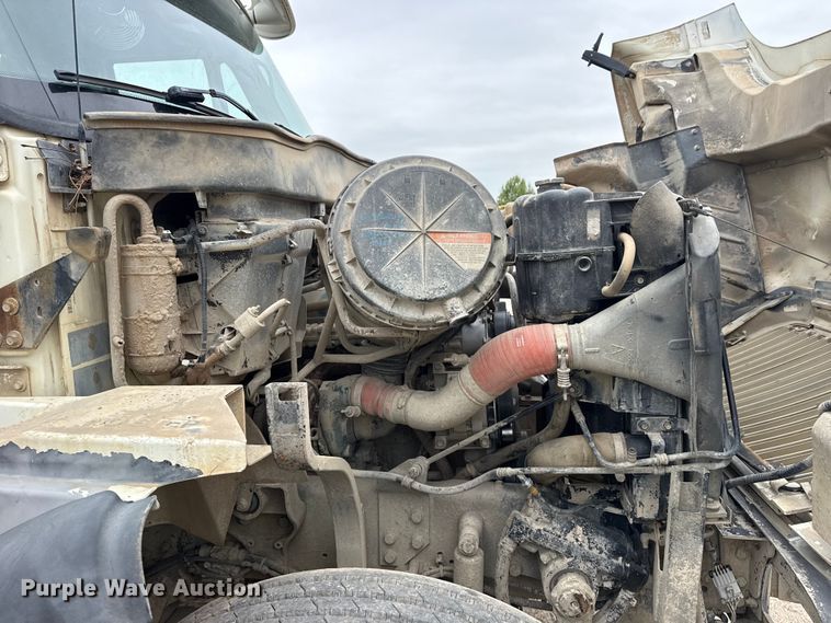 image for item DO8514 2007 International 7500 water truck