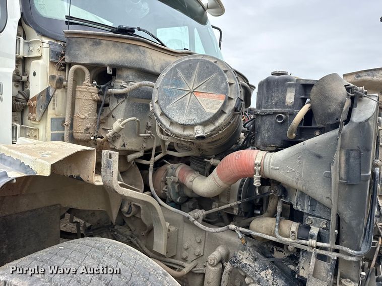 image for item DO8514 2007 International 7500 water truck