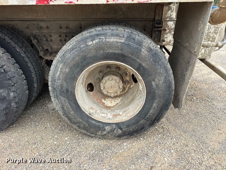 image for item DO8514 2007 International 7500 water truck