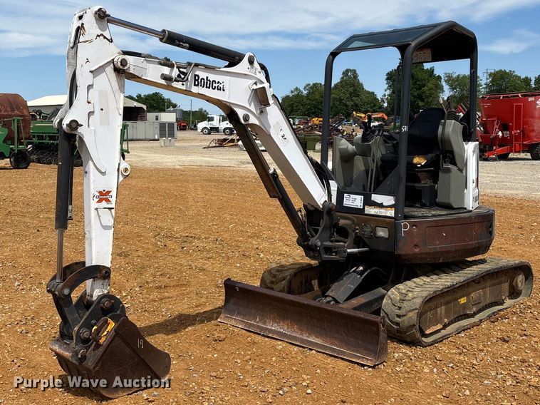 image for item DT0247 2016 Bobcat E26 mini excavator