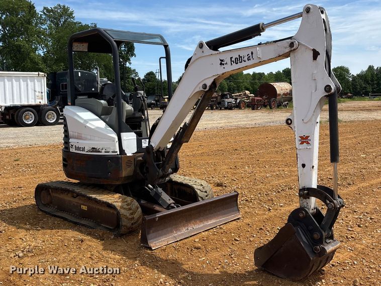 image for item DT0247 2016 Bobcat E26 mini excavator