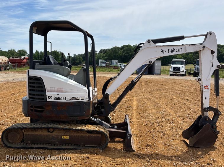 image for item DT0247 2016 Bobcat E26 mini excavator