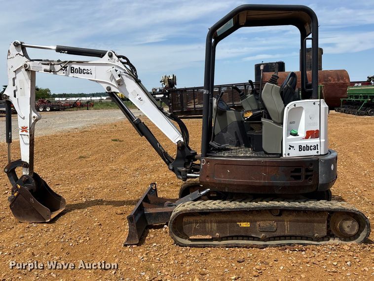 image for item DT0247 2016 Bobcat E26 mini excavator
