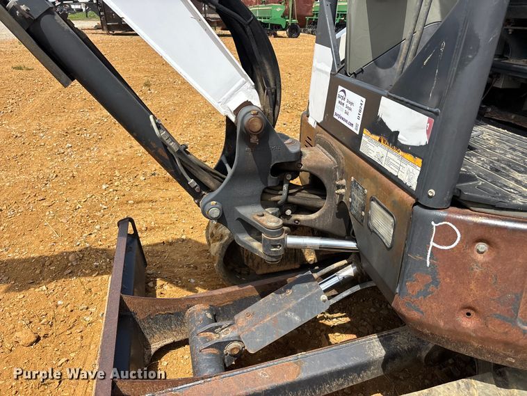 image for item DT0247 2016 Bobcat E26 mini excavator