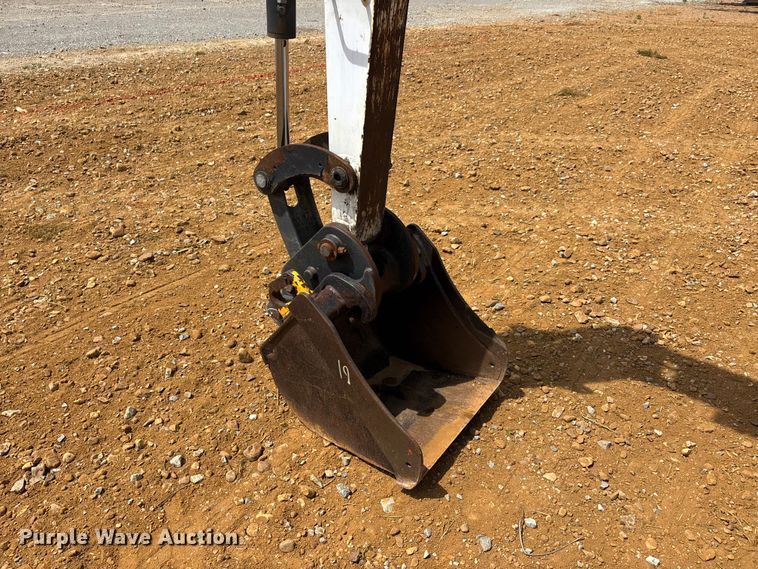 image for item DT0247 2016 Bobcat E26 mini excavator