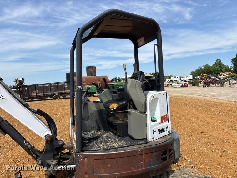 image for item DT0247 2016 Bobcat E26 mini excavator