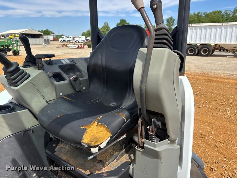 image for item DT0247 2016 Bobcat E26 mini excavator