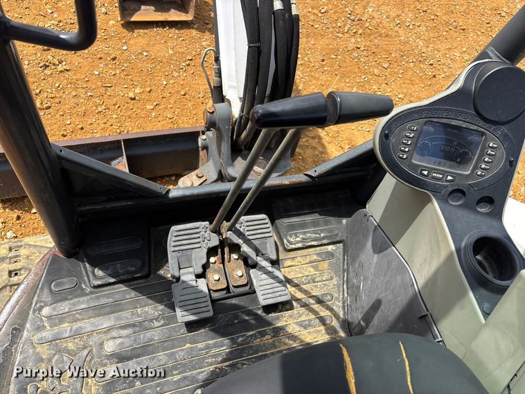 image for item DT0247 2016 Bobcat E26 mini excavator