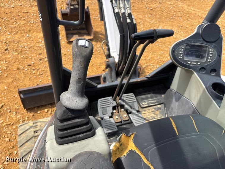 image for item DT0247 2016 Bobcat E26 mini excavator