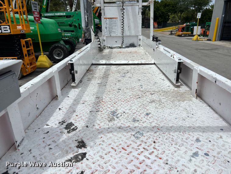 image for item DU0484 JLG 2632ES scissor lift