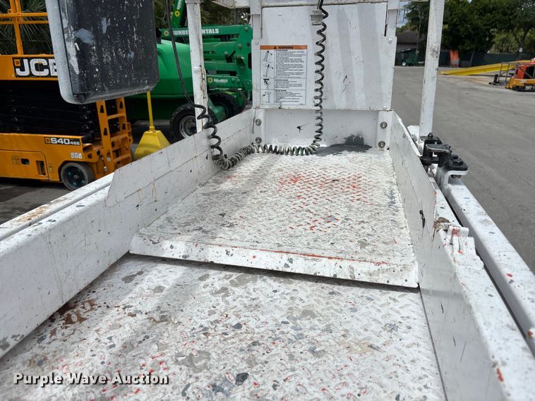 image for item DU0484 JLG 2632ES scissor lift