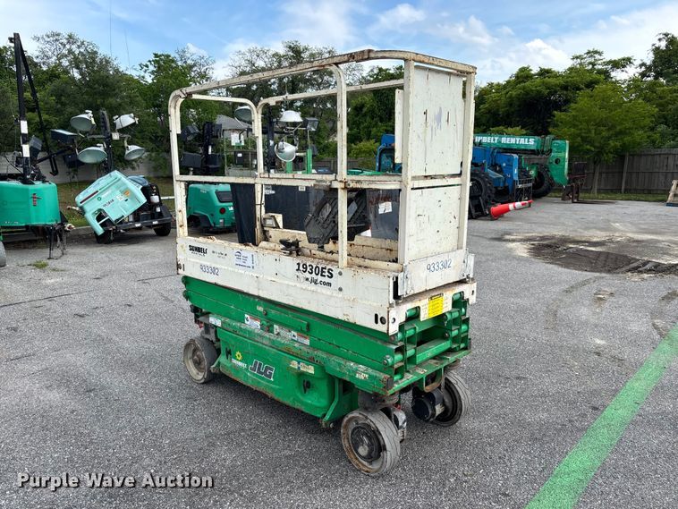 image for item DU0490 2016 JLG 1930ES scissor lift