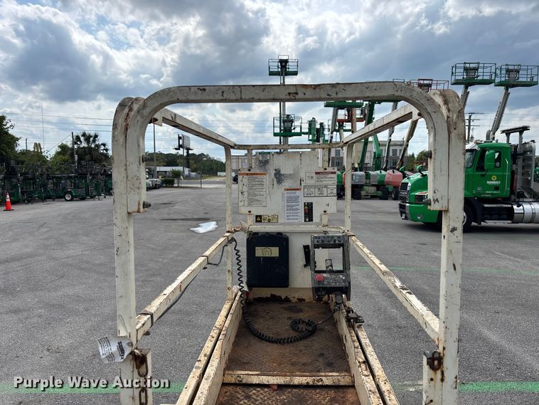 image for item DU0490 2016 JLG 1930ES scissor lift
