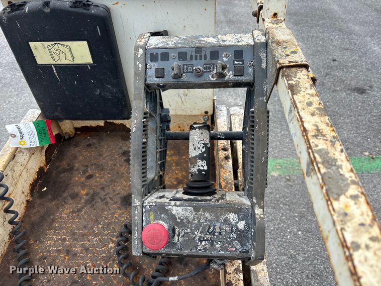 image for item DU0490 2016 JLG 1930ES scissor lift