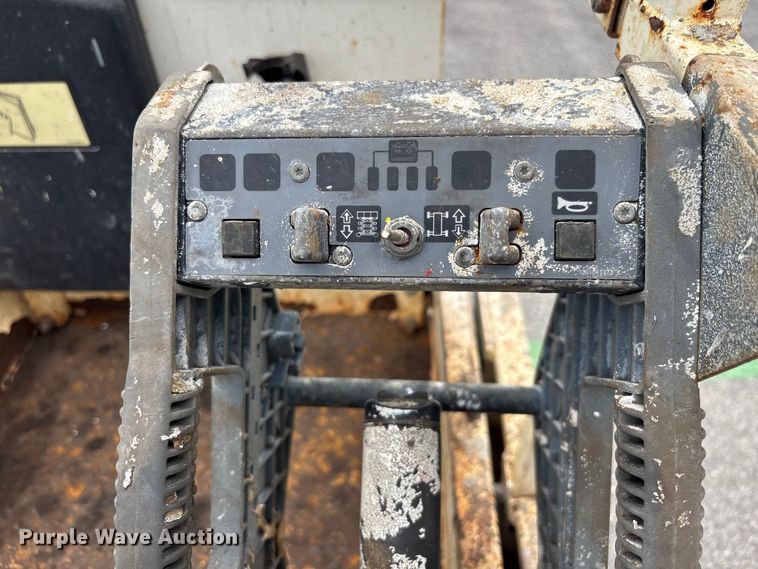 image for item DU0490 2016 JLG 1930ES scissor lift