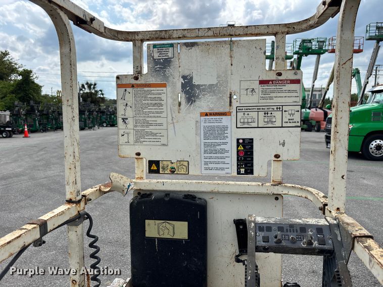image for item DU0490 2016 JLG 1930ES scissor lift
