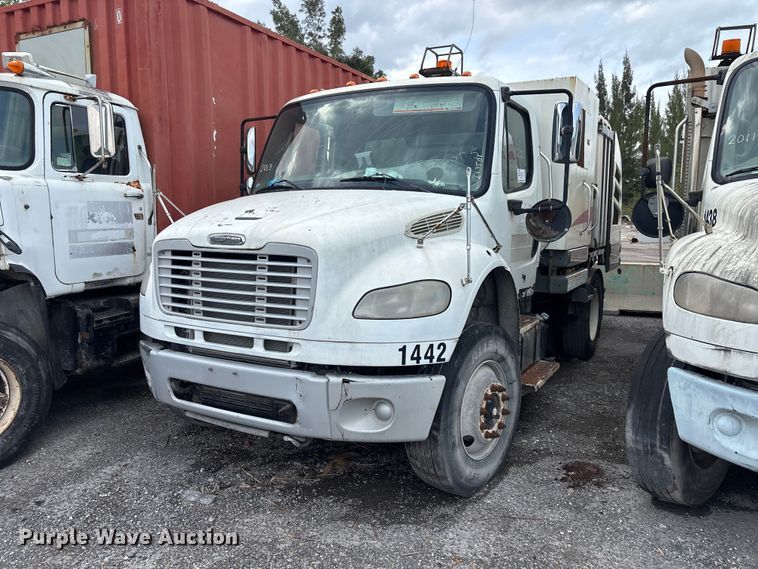 image for item DU0495 2013 Freightliner M2106 street sweeper truck
