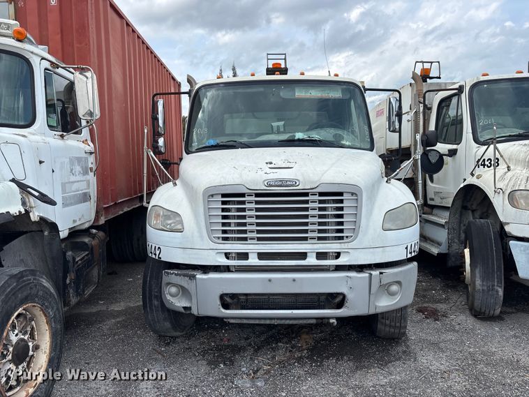 image for item DU0495 2013 Freightliner M2106 street sweeper truck