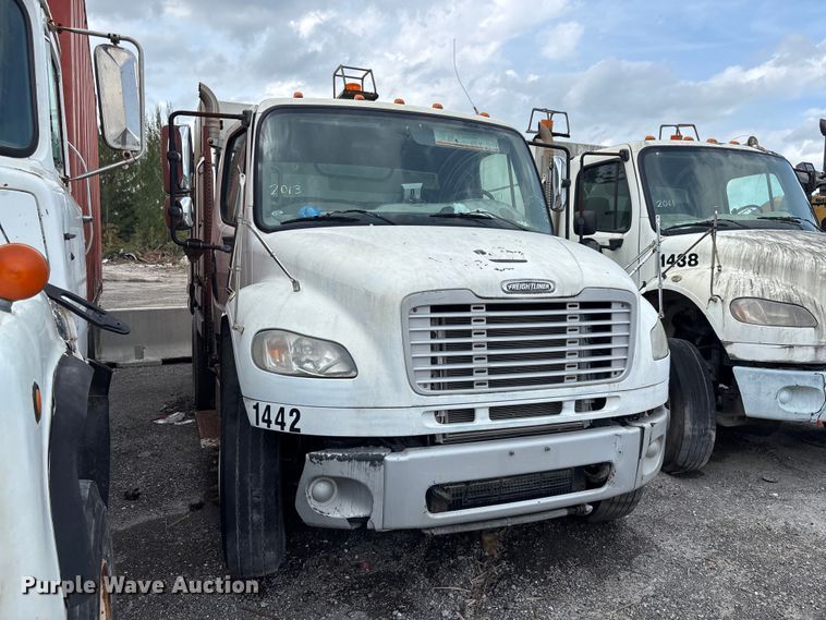 image for item DU0495 2013 Freightliner M2106 street sweeper truck