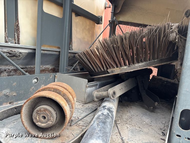 image for item DU0495 2013 Freightliner M2106 street sweeper truck