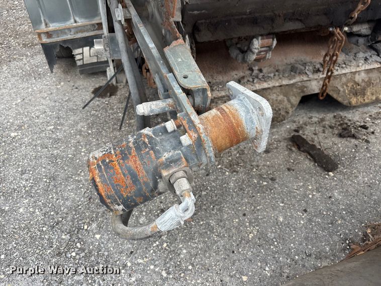 image for item DU0495 2013 Freightliner M2106 street sweeper truck
