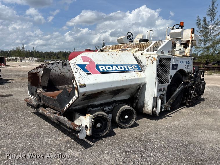 image for item DU0497 Roadtec RP190e paver