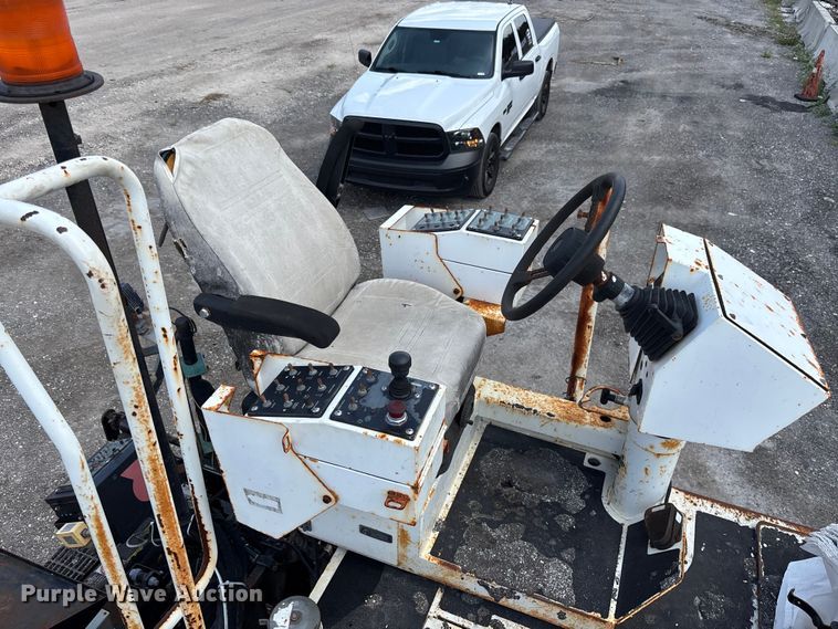 image for item DU0497 Roadtec RP190e paver