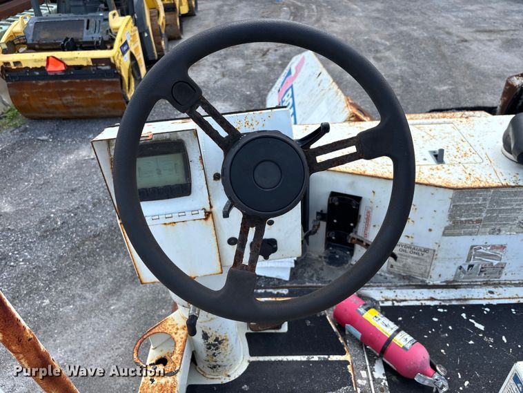 image for item DU0497 Roadtec RP190e paver