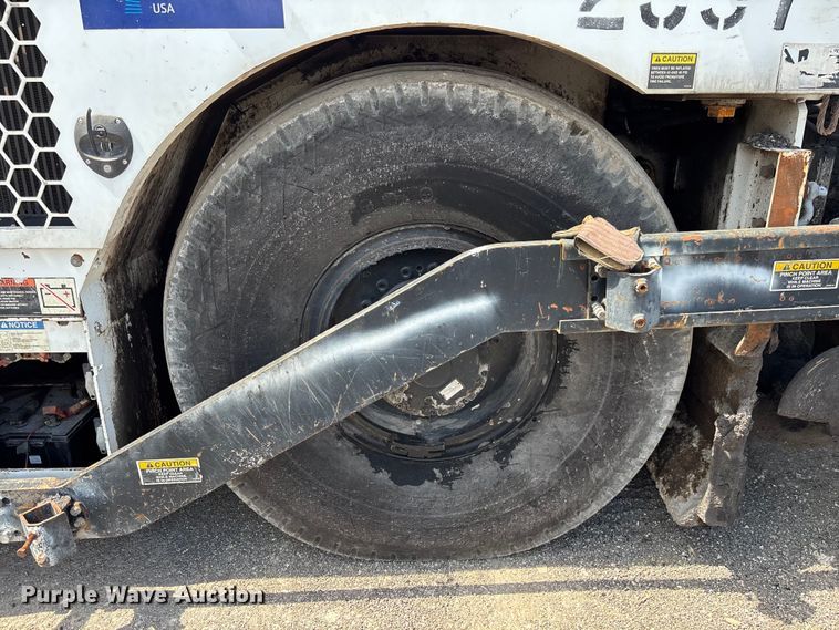 image for item DU0497 Roadtec RP190e paver