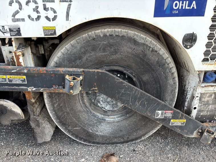 image for item DU0497 Roadtec RP190e paver