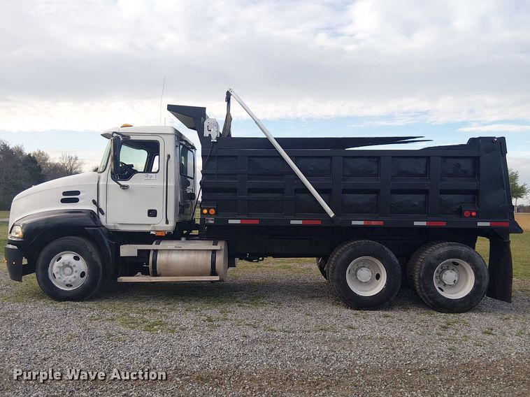 image for item DU3106 2006 Mack CXN612 Vision dump truck