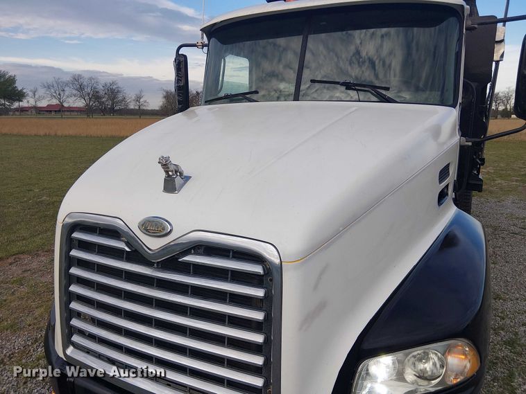 image for item DU3106 2006 Mack CXN612 Vision dump truck