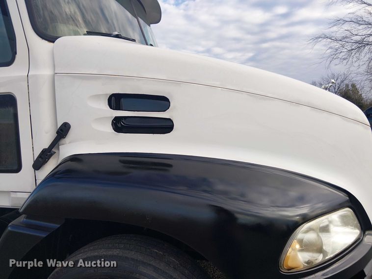 image for item DU3106 2006 Mack CXN612 Vision dump truck