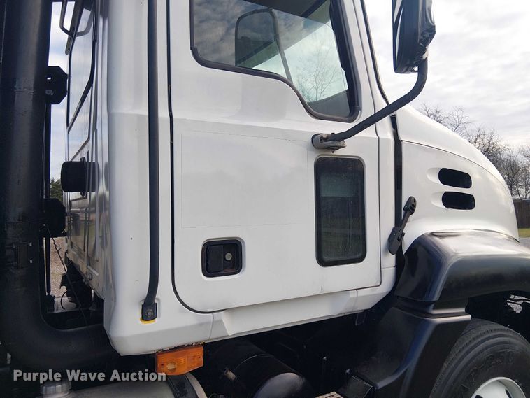 image for item DU3106 2006 Mack CXN612 Vision dump truck