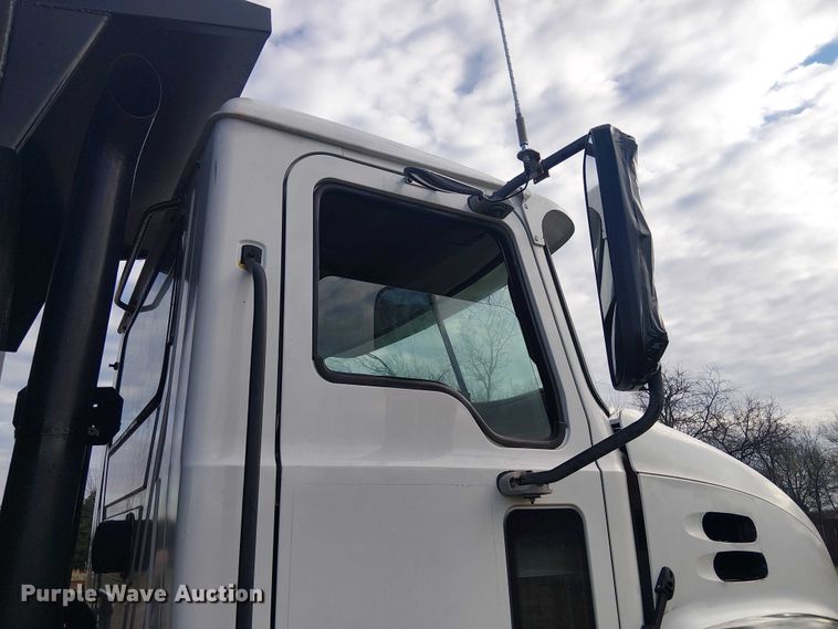 image for item DU3106 2006 Mack CXN612 Vision dump truck
