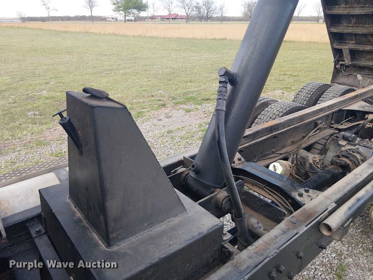 image for item DU3106 2006 Mack CXN612 Vision dump truck