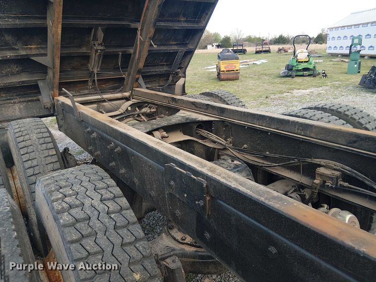 image for item DU3106 2006 Mack CXN612 Vision dump truck