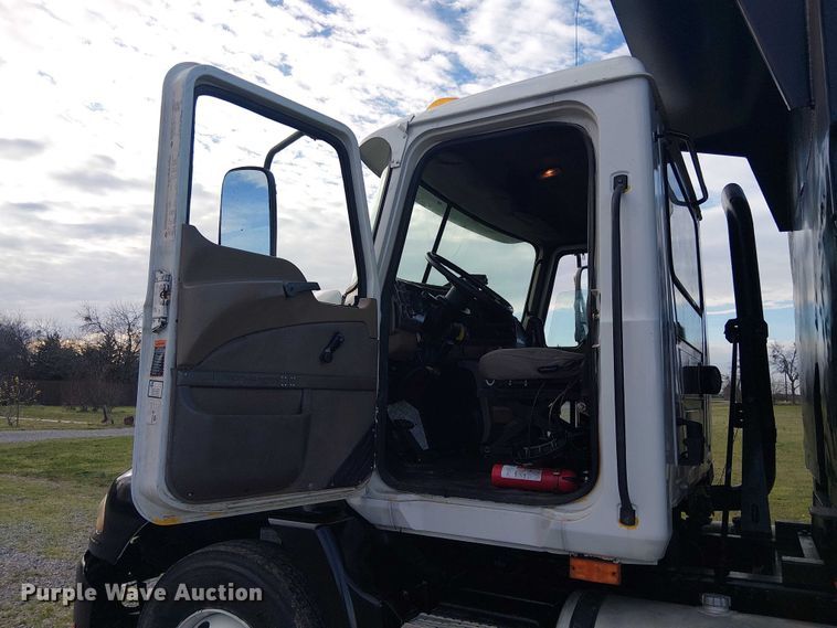 image for item DU3106 2006 Mack CXN612 Vision dump truck