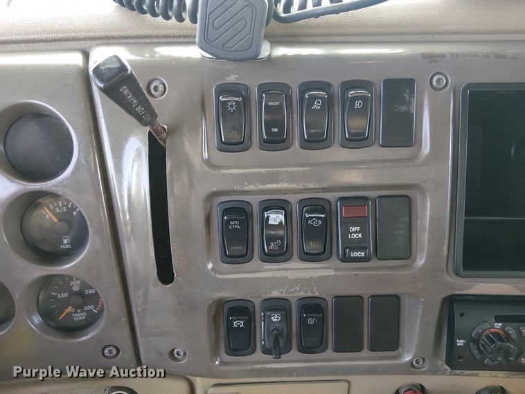 image for item DU3106 2006 Mack CXN612 Vision dump truck