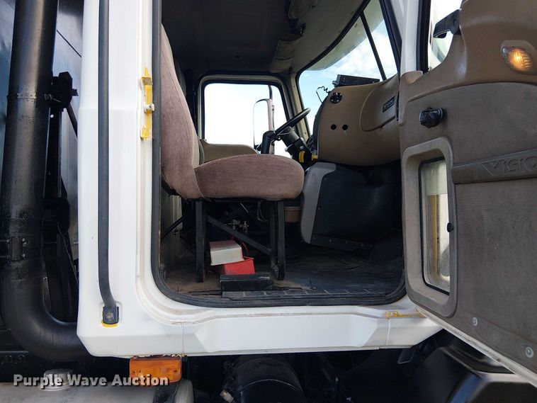 image for item DU3106 2006 Mack CXN612 Vision dump truck