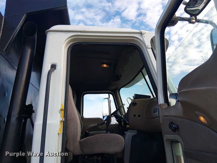 image for item DU3106 2006 Mack CXN612 Vision dump truck