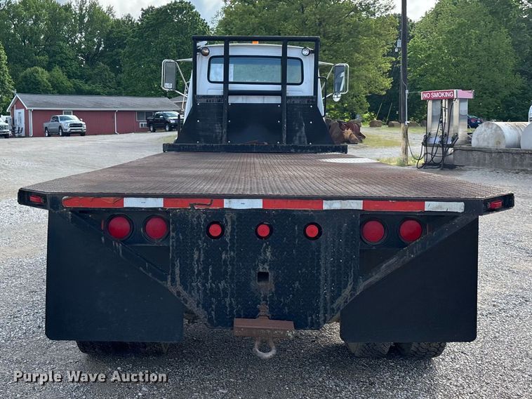 image for item DV4255 1977 Ford U800 flatbed truck