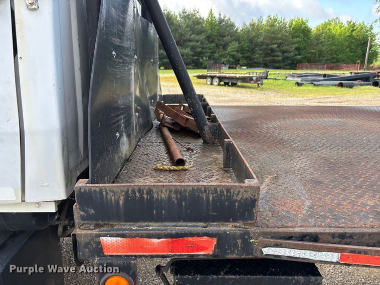 image for item DV4255 1977 Ford U800 flatbed truck