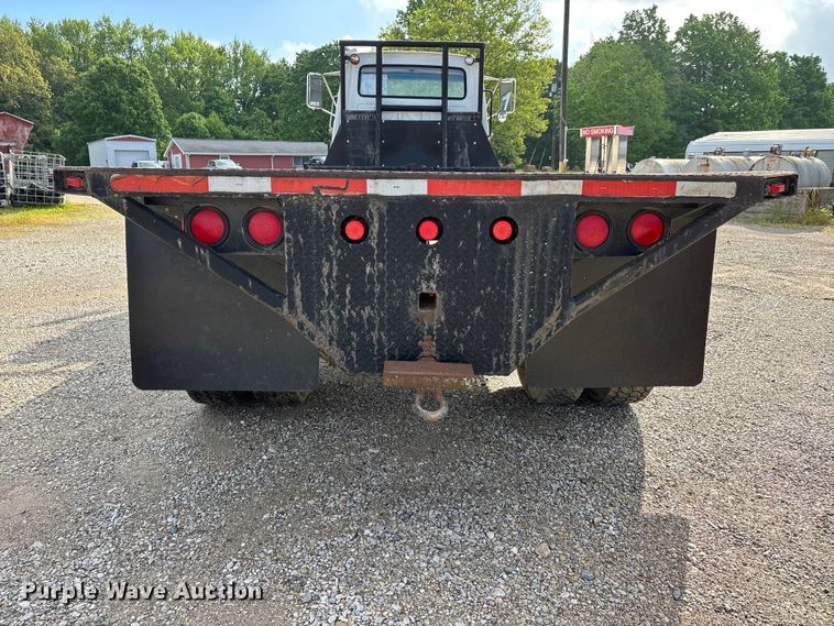 image for item DV4255 1977 Ford U800 flatbed truck